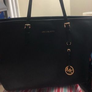 Black michael kors purse need gone asap